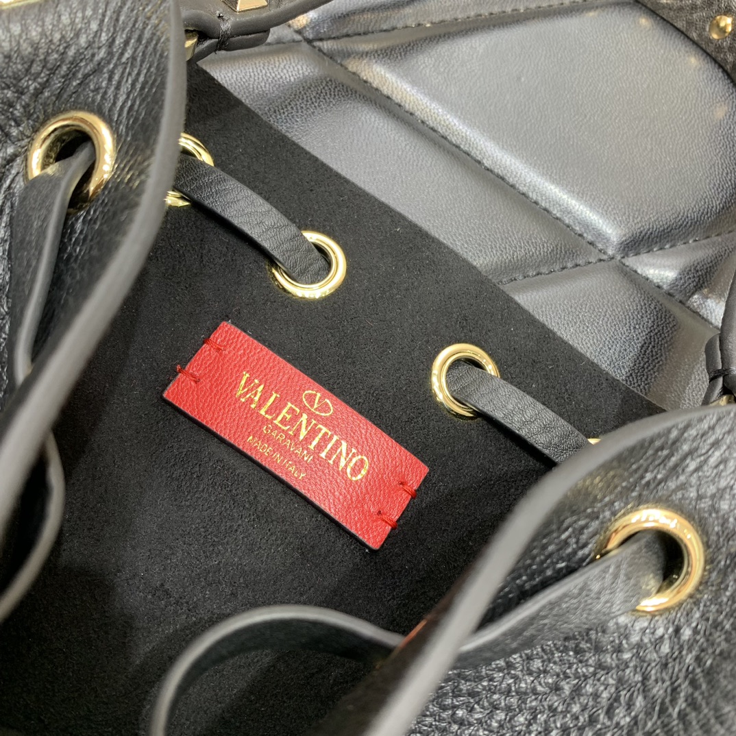 Valentino Garavani Rockstud Bucket Bag in Black Grainy Calfskin